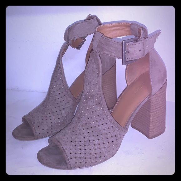 Peep-Toe Pump - Neutral Sand/Tan - Picture 1 of 7